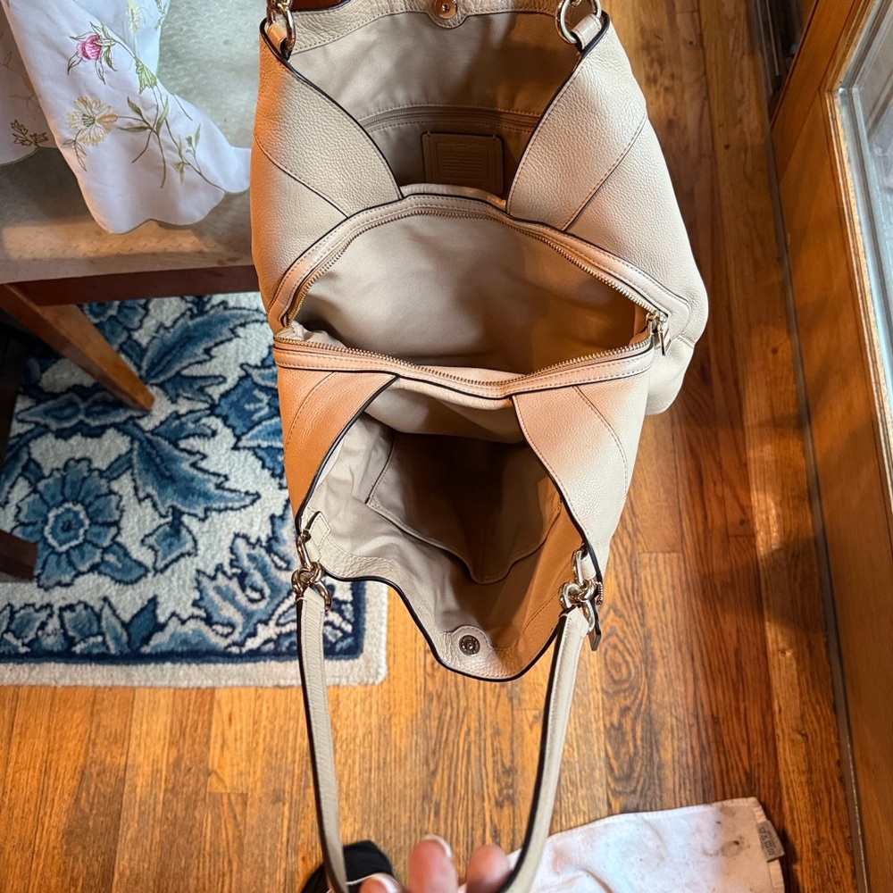 Coach Leather Beige Lexi Shoulder Bag F3198 - Picture 4 of 5